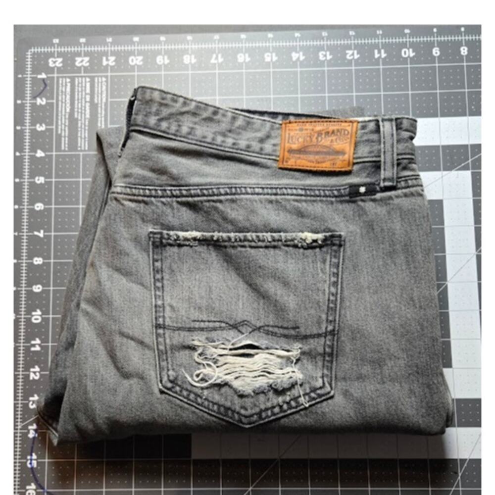 Lucky Brand Black Distressed Denim  Jeans Size 16/33 Ripped Distressed Faded